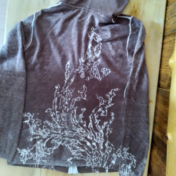 Sweater with hood - Picture 2 of 14